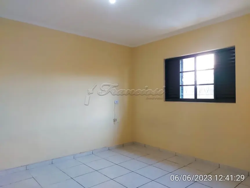 Casa com 2 quartos para alugar, 65m2 em Vila Carolina, Itapetininga - SP - imagem 7 Foto 7 de Casa com 2 quartos para alugar, 65m2 em Vila Carolina, Itapetininga - SP