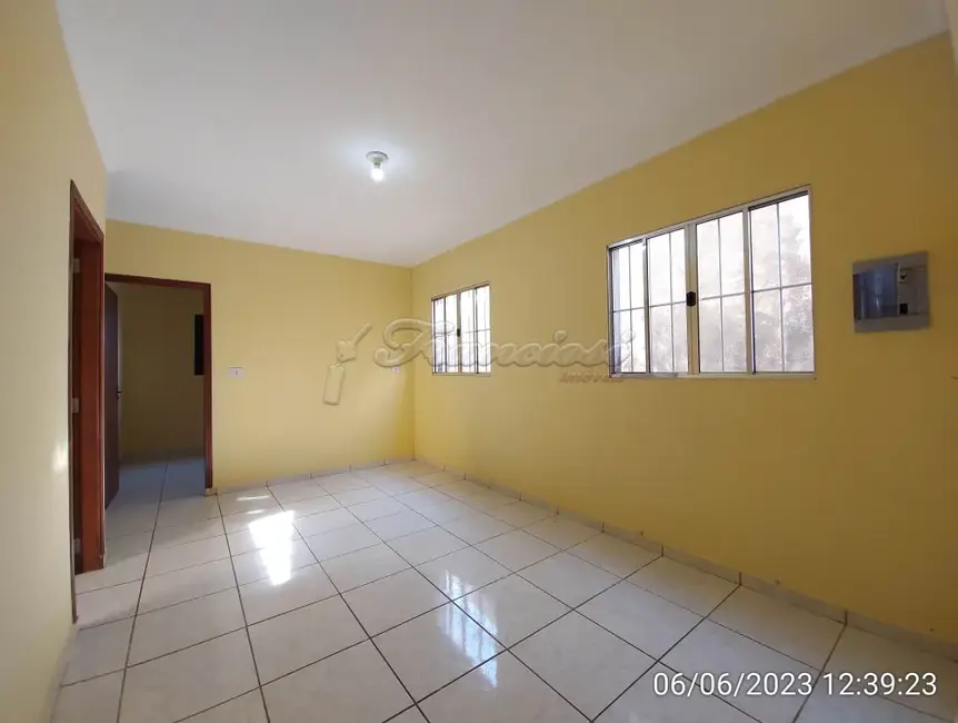 Foto 1 de Casa com 2 quartos para alugar, 65m2 em Vila Carolina, Itapetininga - SP
