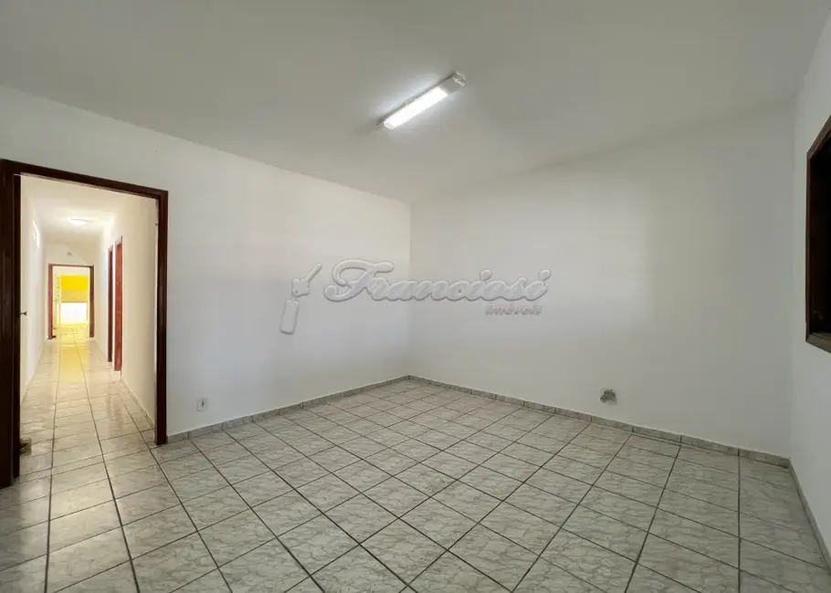 Foto 2 de Casa com 3 quartos à venda, 150m2 em Vila Esplanada, Itapetininga - SP