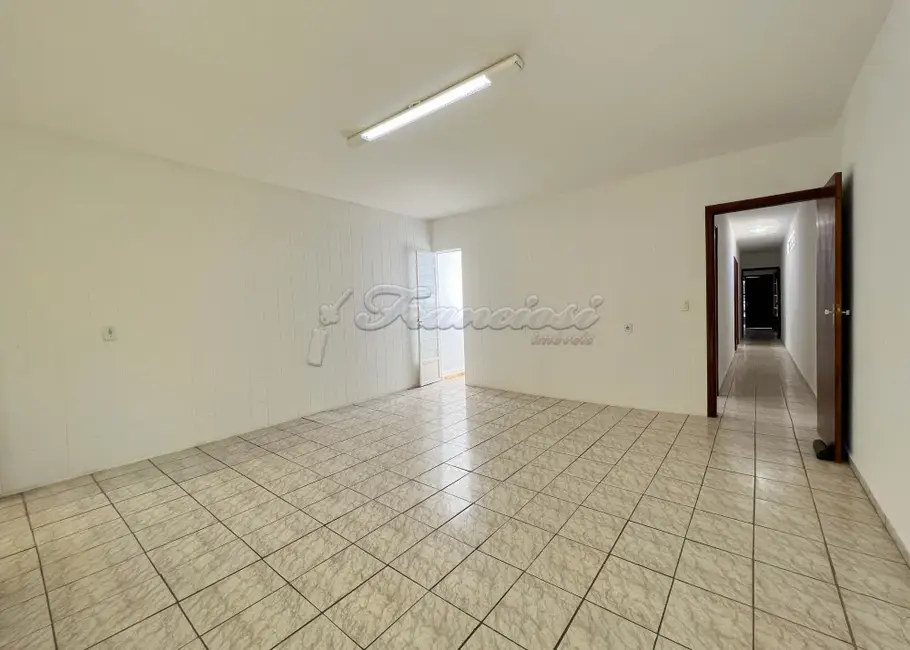 Casa com 3 quartos à venda, 150m2 em Vila Esplanada, Itapetininga - SP - imagem 9 Foto 9 de Casa com 3 quartos à venda, 150m2 em Vila Esplanada, Itapetininga - SP