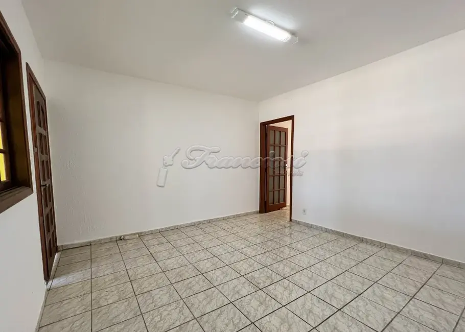 Casa com 3 quartos à venda, 150m2 em Vila Esplanada, Itapetininga - SP - imagem 3 Foto 3 de Casa com 3 quartos à venda, 150m2 em Vila Esplanada, Itapetininga - SP