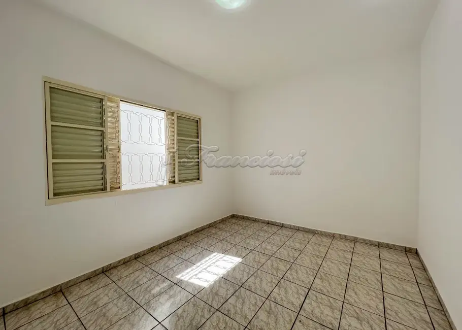 Casa com 3 quartos à venda, 150m2 em Vila Esplanada, Itapetininga - SP - imagem 5 Foto 5 de Casa com 3 quartos à venda, 150m2 em Vila Esplanada, Itapetininga - SP