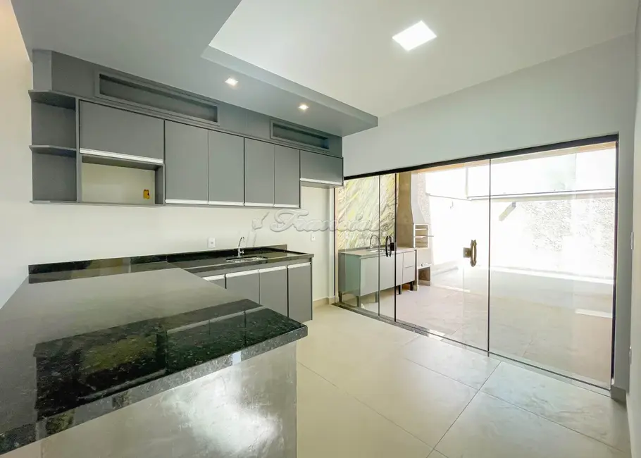 Casa de Condomínio com 3 quartos à venda, 161m2 em Jardim Marabá, Itapetininga - SP - imagem 3 Foto 3 de Casa de Condomínio com 3 quartos à venda, 161m2 em Jardim Marabá, Itapetininga - SP