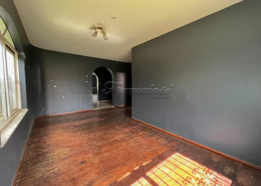 Foto 4 de Casa com 4 quartos para alugar, 660m2 em Centro, Itapetininga - SP
