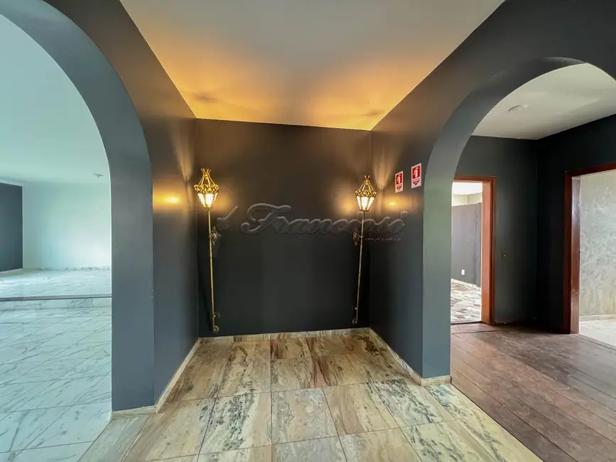 Foto 1 de Casa com 4 quartos para alugar, 660m2 em Centro, Itapetininga - SP