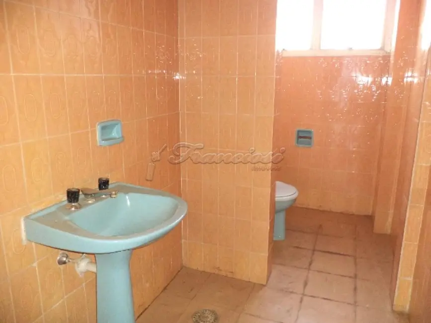 Prédio Inteiro para alugar, 140m2 em Centro, Itapetininga - SP - imagem 9 Foto 9 de Prédio Inteiro para alugar, 140m2 em Centro, Itapetininga - SP