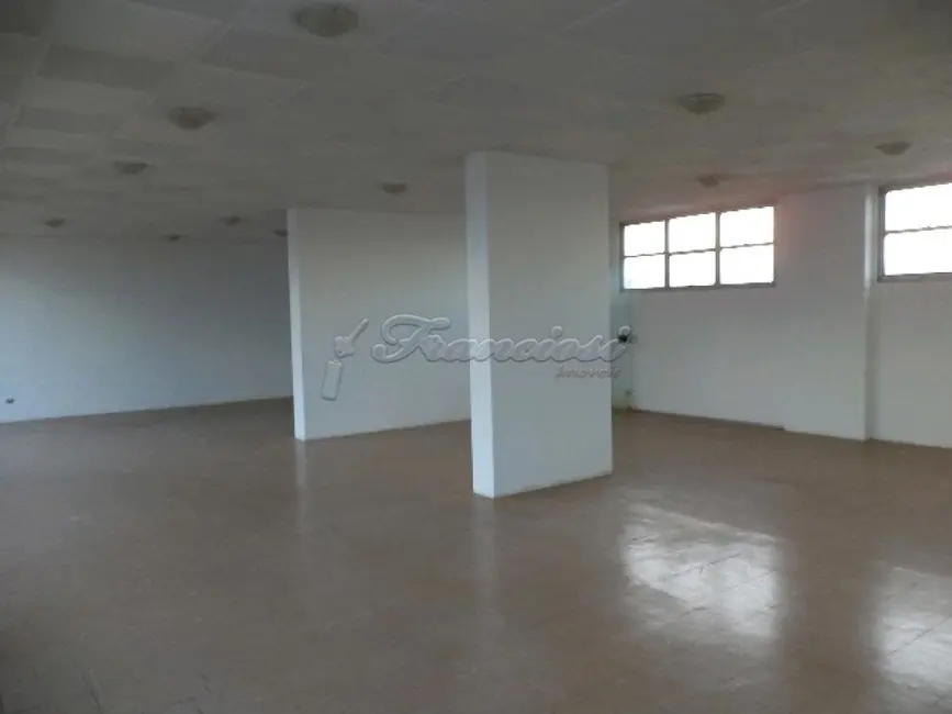 Prédio Inteiro para alugar, 140m2 em Centro, Itapetininga - SP - imagem 3 Foto 3 de Prédio Inteiro para alugar, 140m2 em Centro, Itapetininga - SP