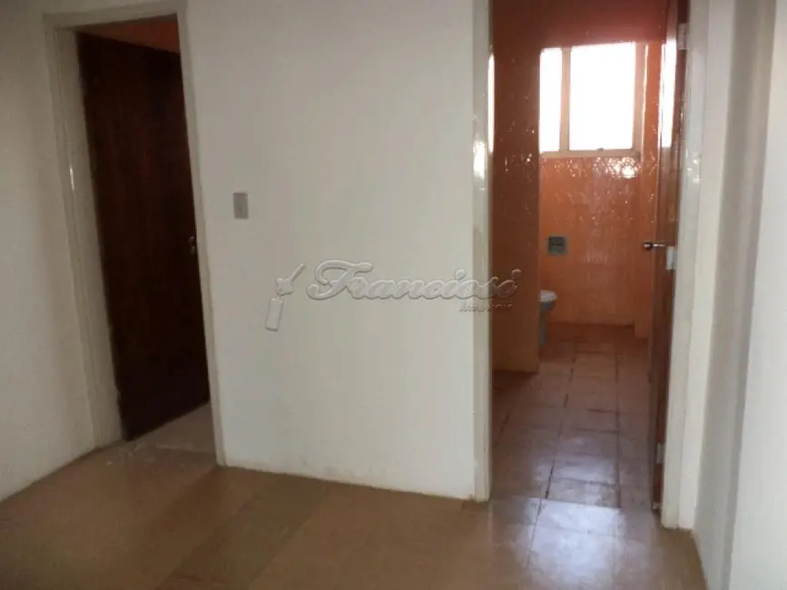 Prédio Inteiro para alugar, 140m2 em Centro, Itapetininga - SP - imagem 6 Foto 6 de Prédio Inteiro para alugar, 140m2 em Centro, Itapetininga - SP