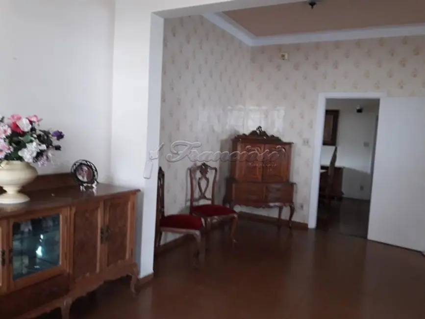 Casa com 3 quartos para alugar, 1366m2 em Centro, Itapetininga - SP - imagem 9 Foto 9 de Casa com 3 quartos para alugar, 1366m2 em Centro, Itapetininga - SP