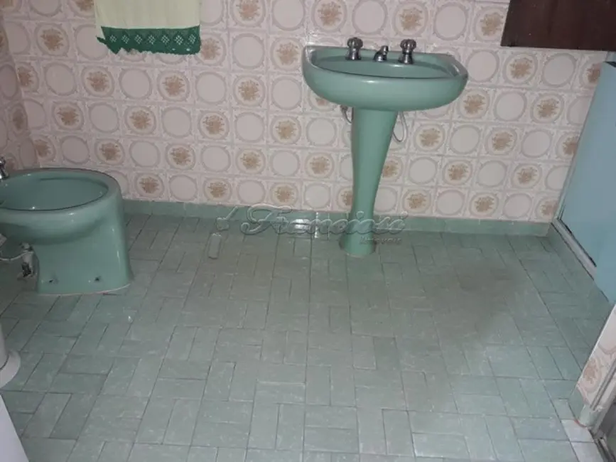 Casa com 3 quartos para alugar, 1366m2 em Centro, Itapetininga - SP - imagem 2 Foto 2 de Casa com 3 quartos para alugar, 1366m2 em Centro, Itapetininga - SP