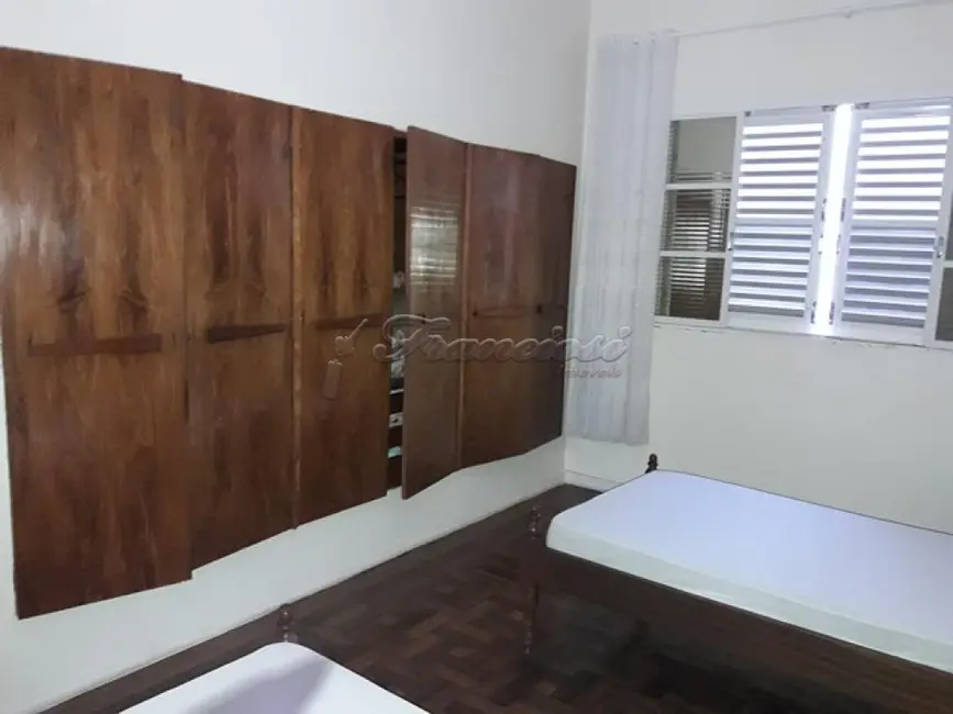 Casa com 3 quartos para alugar, 1366m2 em Centro, Itapetininga - SP - imagem 5 Foto 5 de Casa com 3 quartos para alugar, 1366m2 em Centro, Itapetininga - SP