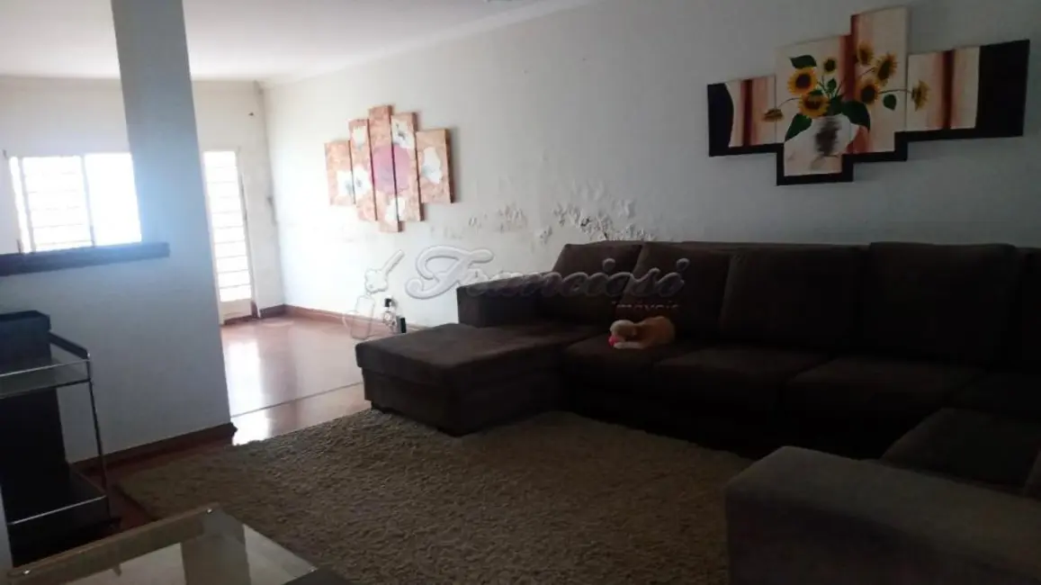 Foto 2 de Casa com 3 quartos à venda, 280m2 em Vila Barth, Itapetininga - SP