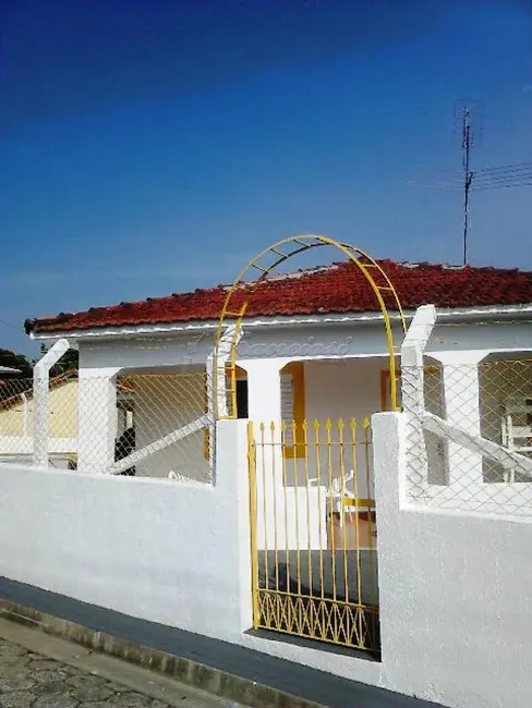 Foto 2 de Casa com 2 quartos para alugar, 200m2 em Alambari - SP