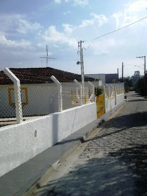 Casa com 2 quartos para alugar, 200m2 em Alambari - SP - imagem 3 Foto 3 de Casa com 2 quartos para alugar, 200m2 em Alambari - SP