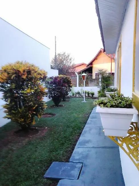 Casa com 2 quartos para alugar, 200m2 em Alambari - SP - imagem 8 Foto 8 de Casa com 2 quartos para alugar, 200m2 em Alambari - SP