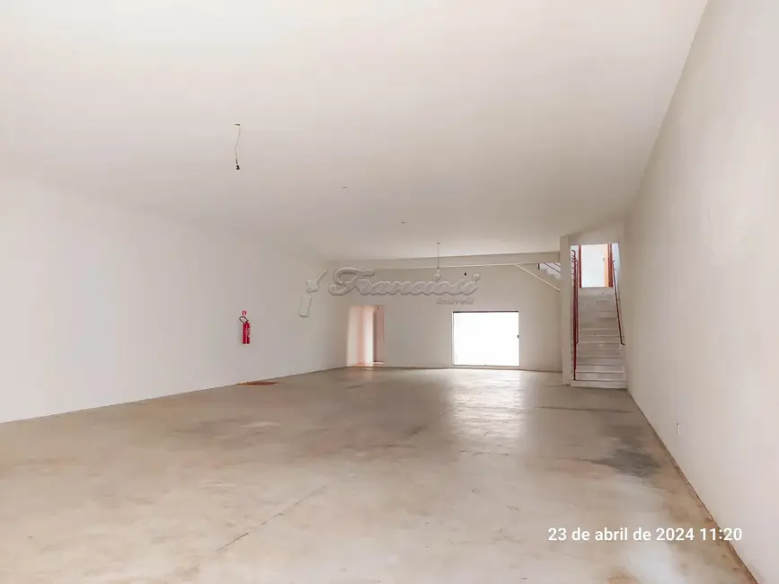 Sala Comercial para alugar, 300m2 em Vila Leonor, Itapetininga - SP - imagem 1 Foto 1 de Sala Comercial para alugar, 300m2 em Vila Leonor, Itapetininga - SP