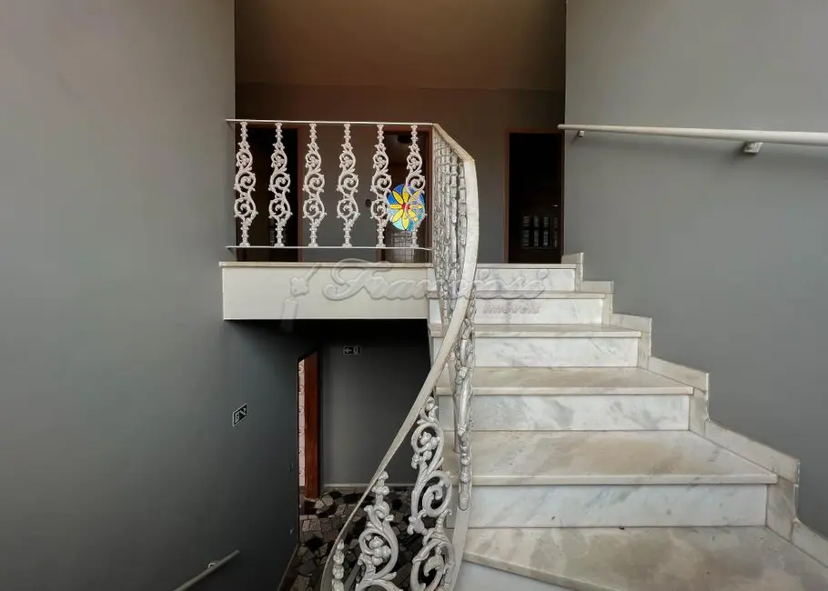 Casa com 4 quartos à venda, 660m2 em Centro, Itapetininga - SP - imagem 9 Foto 9 de Casa com 4 quartos à venda, 660m2 em Centro, Itapetininga - SP