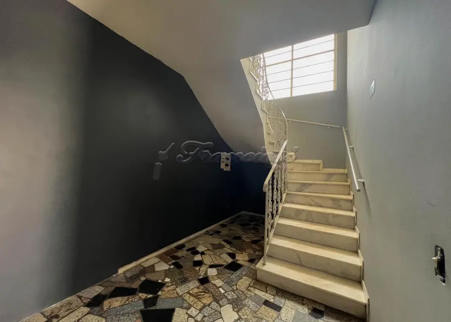 Casa com 4 quartos à venda, 660m2 em Centro, Itapetininga - SP - imagem 8 Foto 8 de Casa com 4 quartos à venda, 660m2 em Centro, Itapetininga - SP