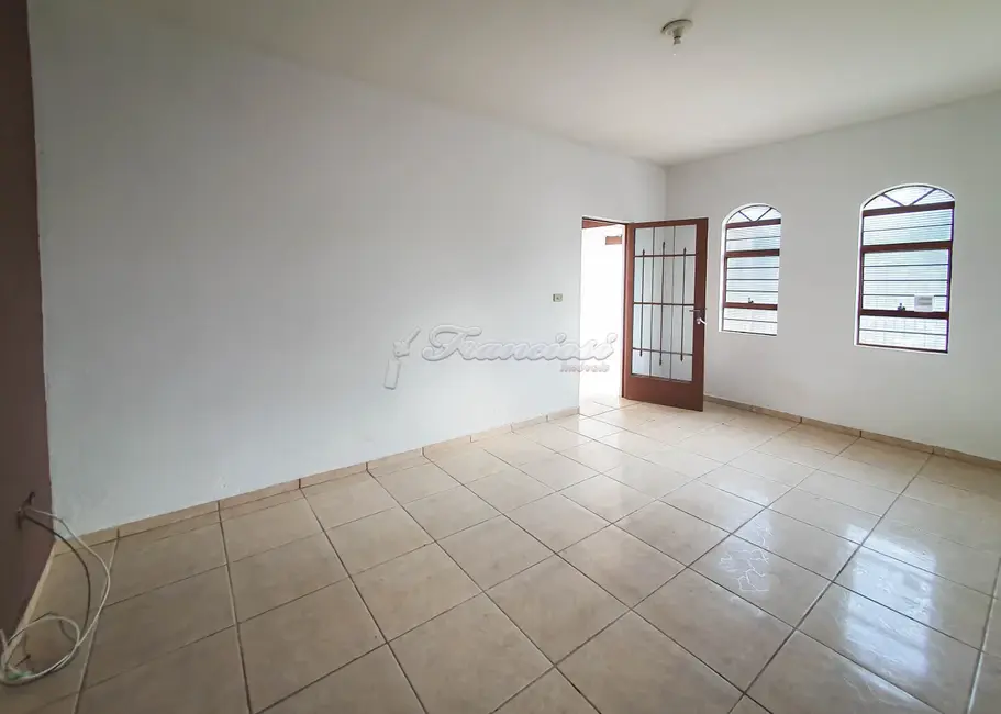 Casa com 2 quartos à venda, 100m2 em Itapetininga - SP - imagem 2 Foto 2 de Casa com 2 quartos à venda, 100m2 em Itapetininga - SP