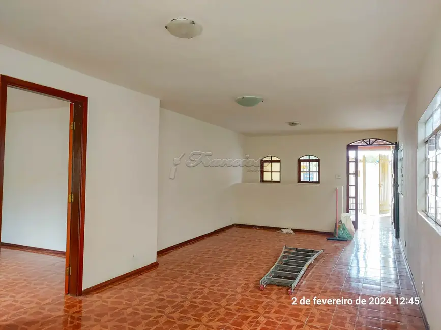 Casa com 4 quartos à venda, 286m2 em Vila Santana, Itapetininga - SP - imagem 4 Foto 4 de Casa com 4 quartos à venda, 286m2 em Vila Santana, Itapetininga - SP