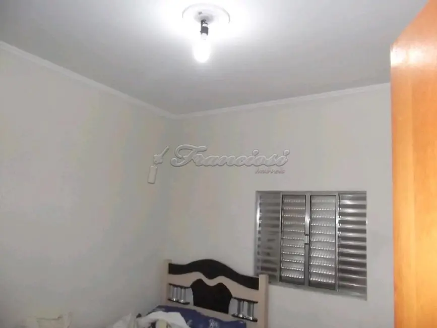 Foto 11 de Casa com 2 quartos à venda, 155m2 em Vila Nastri, Itapetininga - SP