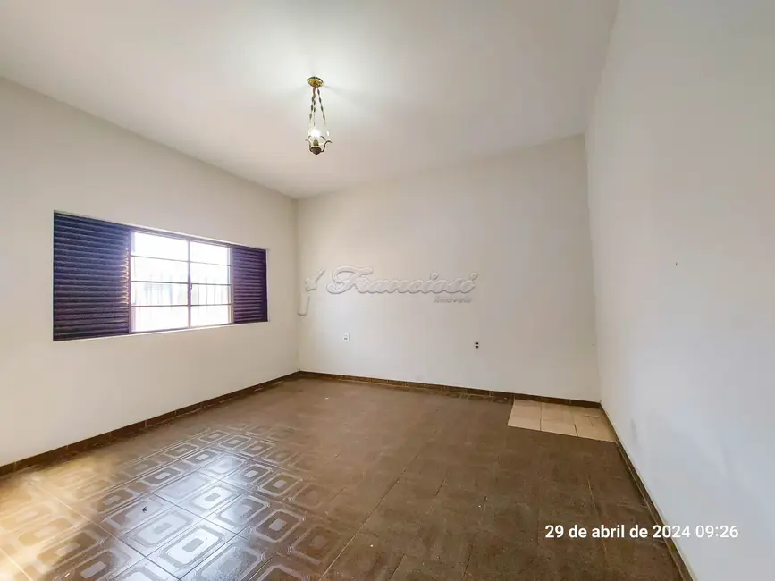 Casa com 4 quartos à venda, 132m2 em Centro, Itapetininga - SP - imagem 6 Foto 6 de Casa com 4 quartos à venda, 132m2 em Centro, Itapetininga - SP