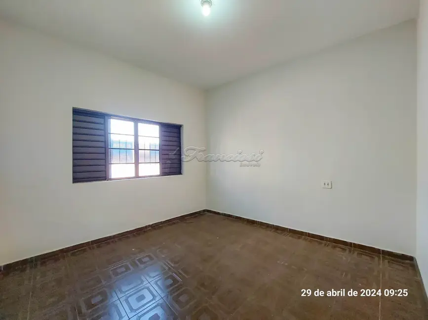Casa com 4 quartos à venda, 132m2 em Centro, Itapetininga - SP - imagem 4 Foto 4 de Casa com 4 quartos à venda, 132m2 em Centro, Itapetininga - SP