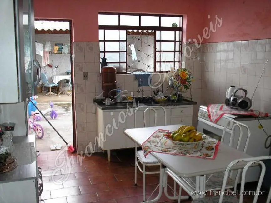 Casa com 3 quartos à venda, 200m2 em Vila Santana, Itapetininga - SP - imagem 5 Foto 5 de Casa com 3 quartos à venda, 200m2 em Vila Santana, Itapetininga - SP