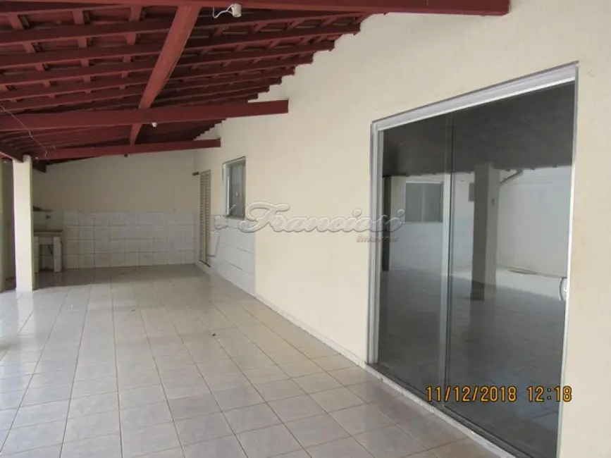 Foto 3 de Casa com 3 quartos à venda, 171m2 em Vila Carolina, Itapetininga - SP