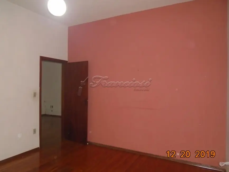 Foto 2 de Casa com 3 quartos à venda, 213m2 em Centro, Itapetininga - SP