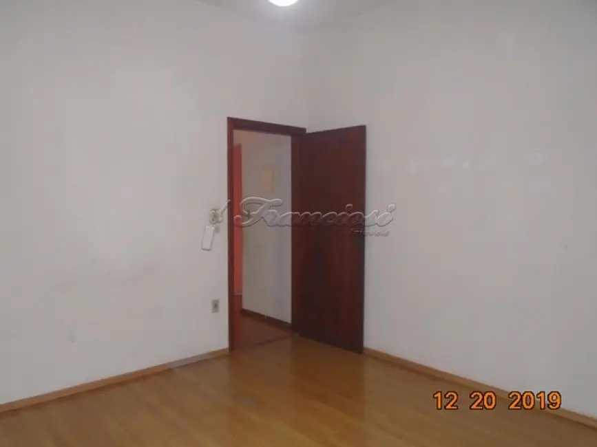 Casa com 3 quartos à venda, 213m2 em Centro, Itapetininga - SP - imagem 8 Foto 8 de Casa com 3 quartos à venda, 213m2 em Centro, Itapetininga - SP