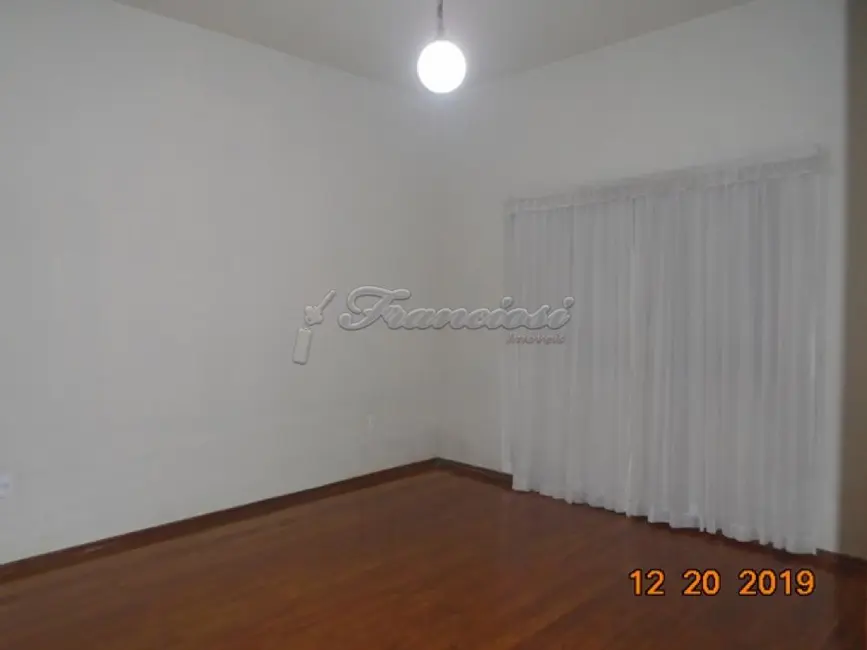 Foto 1 de Casa com 3 quartos à venda, 213m2 em Centro, Itapetininga - SP