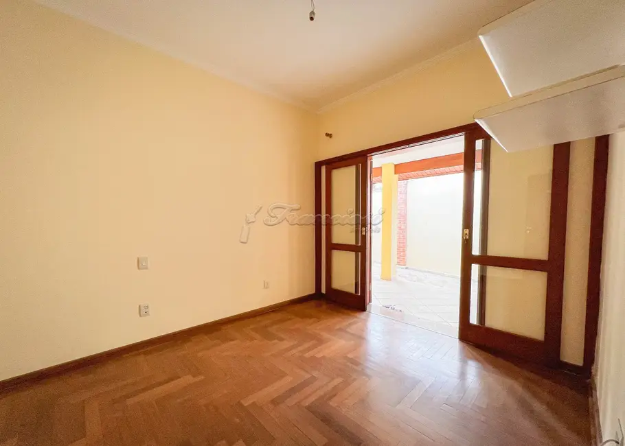 Casa com 3 quartos à venda, 430m2 em Vila São José, Itapetininga - SP - imagem 9 Foto 9 de Casa com 3 quartos à venda, 430m2 em Vila São José, Itapetininga - SP