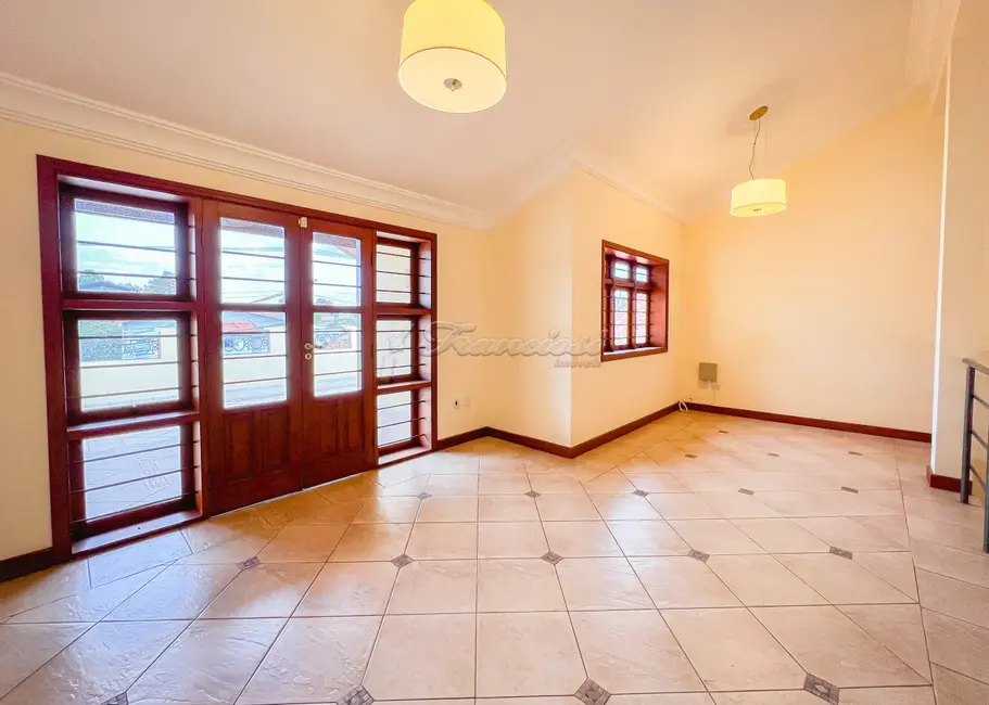 Casa com 3 quartos à venda, 430m2 em Vila São José, Itapetininga - SP - imagem 4 Foto 4 de Casa com 3 quartos à venda, 430m2 em Vila São José, Itapetininga - SP