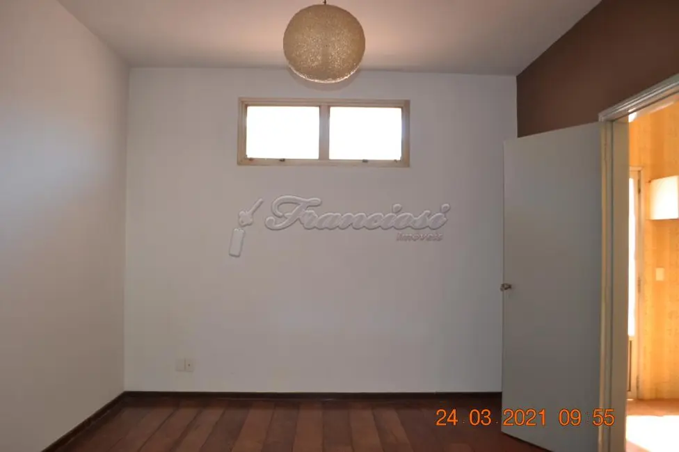 Casa com 4 quartos à venda, 221m2 em Vila Barth, Itapetininga - SP - imagem 4 Foto 4 de Casa com 4 quartos à venda, 221m2 em Vila Barth, Itapetininga - SP