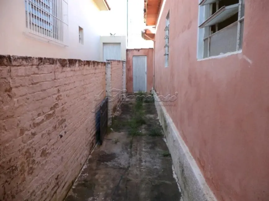 Casa com 3 quartos à venda, 160m2 em Centro, Itapetininga - SP - imagem 9 Foto 9 de Casa com 3 quartos à venda, 160m2 em Centro, Itapetininga - SP