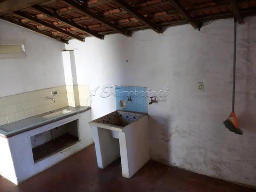 Casa com 3 quartos à venda, 160m2 em Centro, Itapetininga - SP - imagem 8 Foto 8 de Casa com 3 quartos à venda, 160m2 em Centro, Itapetininga - SP