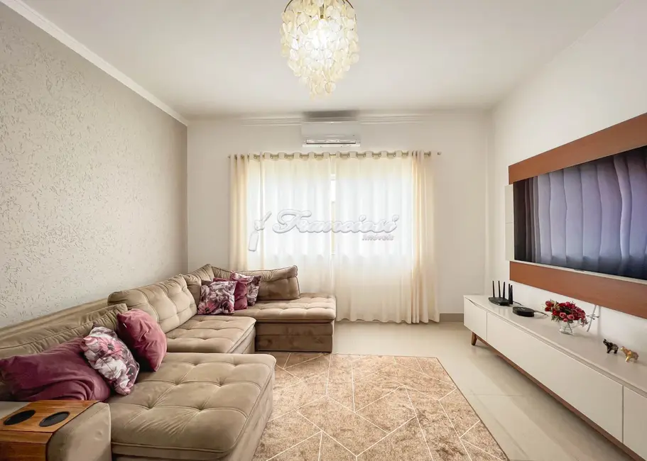 Foto 1 de Casa com 3 quartos à venda, 290m2 em Jardim Marabá, Itapetininga - SP