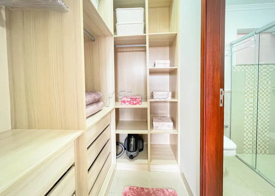 Casa com 3 quartos à venda, 290m2 em Jardim Marabá, Itapetininga - SP - imagem 7 Foto 7 de Casa com 3 quartos à venda, 290m2 em Jardim Marabá, Itapetininga - SP