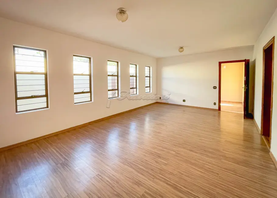 Casa com 2 quartos à venda, 300m2 em Vila Santana, Itapetininga - SP - imagem 1 Foto 1 de Casa com 2 quartos à venda, 300m2 em Vila Santana, Itapetininga - SP