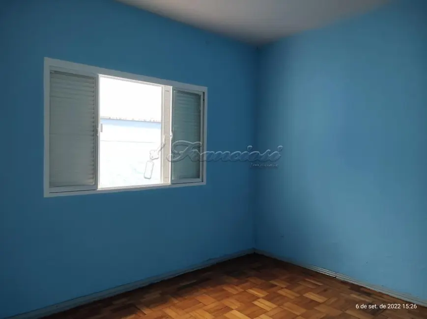 Casa com 2 quartos à venda, 159m2 em Centro, Itapetininga - SP - imagem 3 Foto 3 de Casa com 2 quartos à venda, 159m2 em Centro, Itapetininga - SP