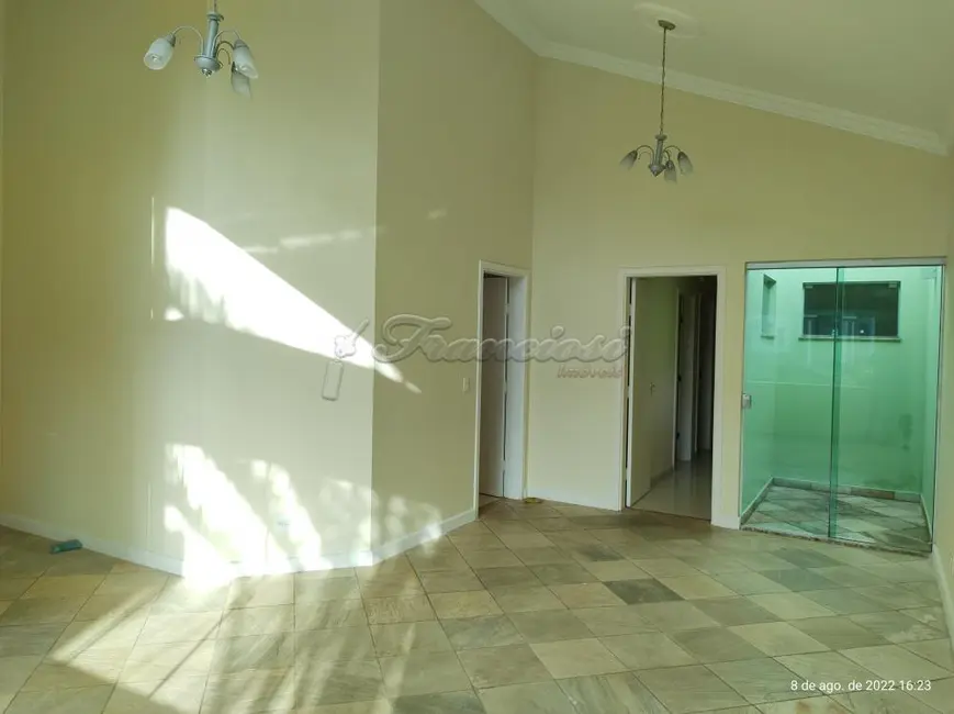 Foto 1 de Casa de Condomínio com 3 quartos à venda, 360m2 em Itapetininga - SP