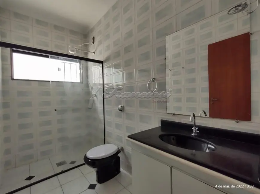 Casa com 3 quartos à venda, 160m2 em Vila Barth, Itapetininga - SP - imagem 3 Foto 3 de Casa com 3 quartos à venda, 160m2 em Vila Barth, Itapetininga - SP