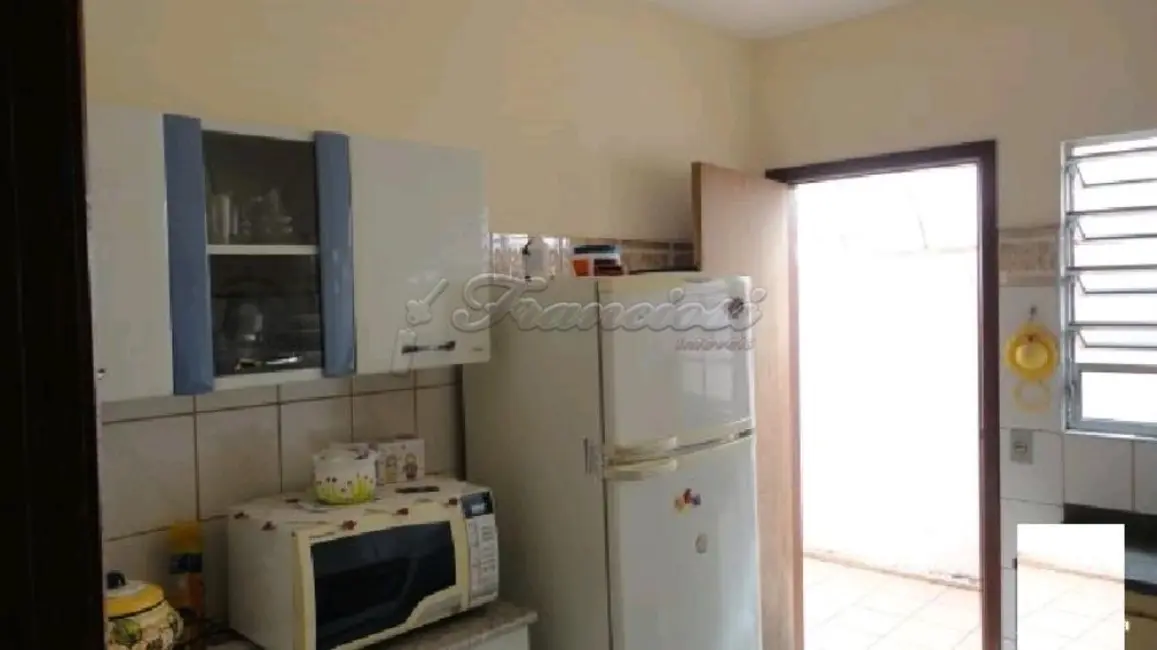 Casa com 2 quartos à venda, 160m2 em Chapadinha, Itapetininga - SP - imagem 8 Foto 8 de Casa com 2 quartos à venda, 160m2 em Chapadinha, Itapetininga - SP
