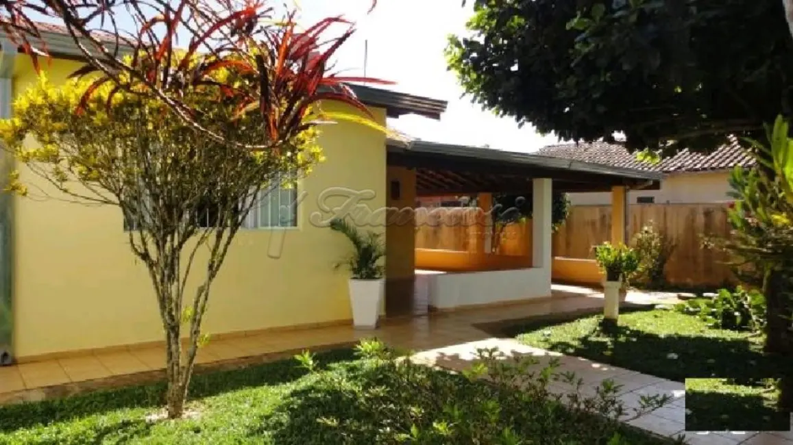 Foto 1 de Casa com 2 quartos à venda, 160m2 em Chapadinha, Itapetininga - SP