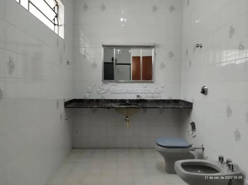 Casa com 3 quartos à venda, 220m2 em Centro, Itapetininga - SP - imagem 8 Foto 8 de Casa com 3 quartos à venda, 220m2 em Centro, Itapetininga - SP