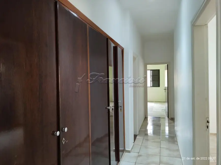 Casa com 3 quartos à venda, 220m2 em Centro, Itapetininga - SP - imagem 5 Foto 5 de Casa com 3 quartos à venda, 220m2 em Centro, Itapetininga - SP