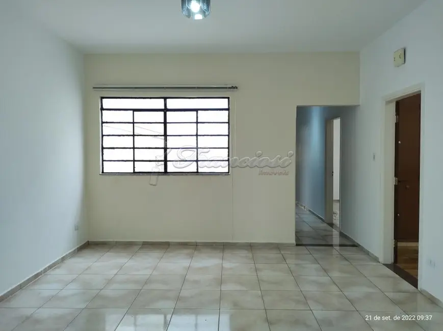 Casa com 3 quartos à venda, 220m2 em Centro, Itapetininga - SP - imagem 3 Foto 3 de Casa com 3 quartos à venda, 220m2 em Centro, Itapetininga - SP