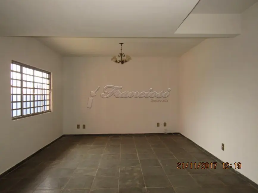Casa com 3 quartos à venda, 300m2 em Itapetininga - SP - imagem 5 Foto 5 de Casa com 3 quartos à venda, 300m2 em Itapetininga - SP