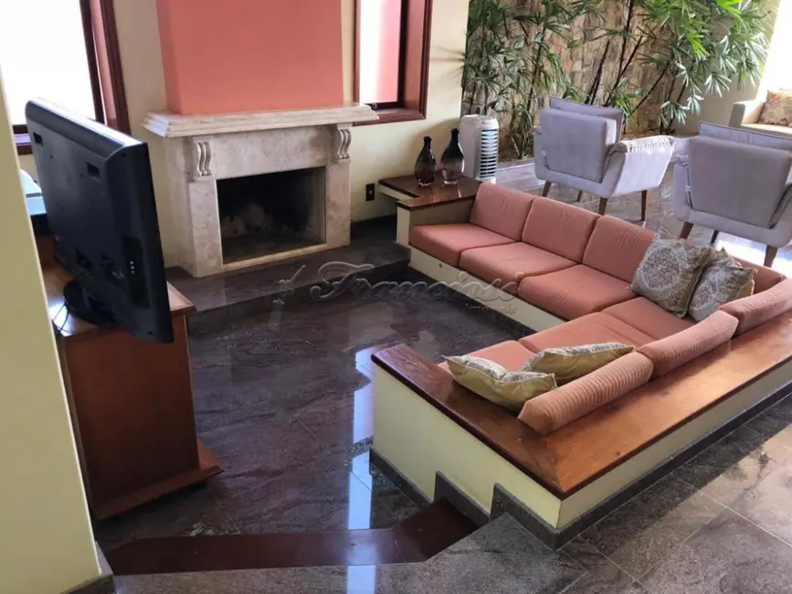 Casa com 3 quartos à venda, 450m2 em Centro, Itapetininga - SP - imagem 4 Foto 4 de Casa com 3 quartos à venda, 450m2 em Centro, Itapetininga - SP